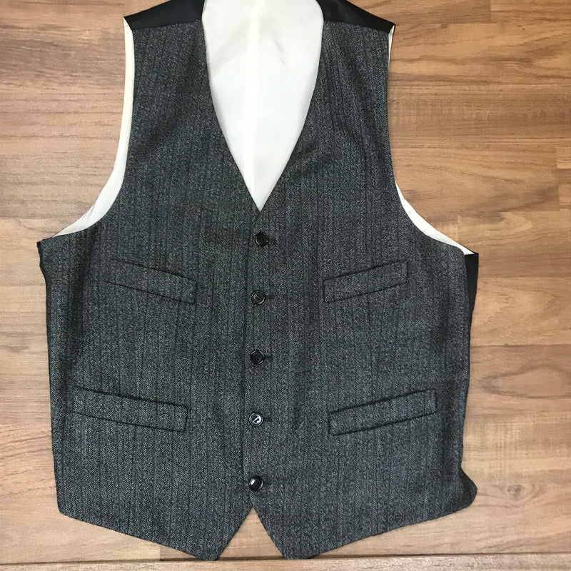 True Vintage Herrenweste Größe 44, Fischgrätmuster in Schwarz-Grau, elastischer Rückenbund, antiker Look – ideal für historische Outfits