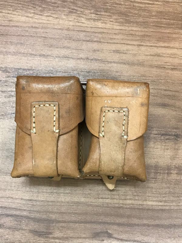 orderansicht der True Vintage Patronentasche aus Leder mit zwei Fächern