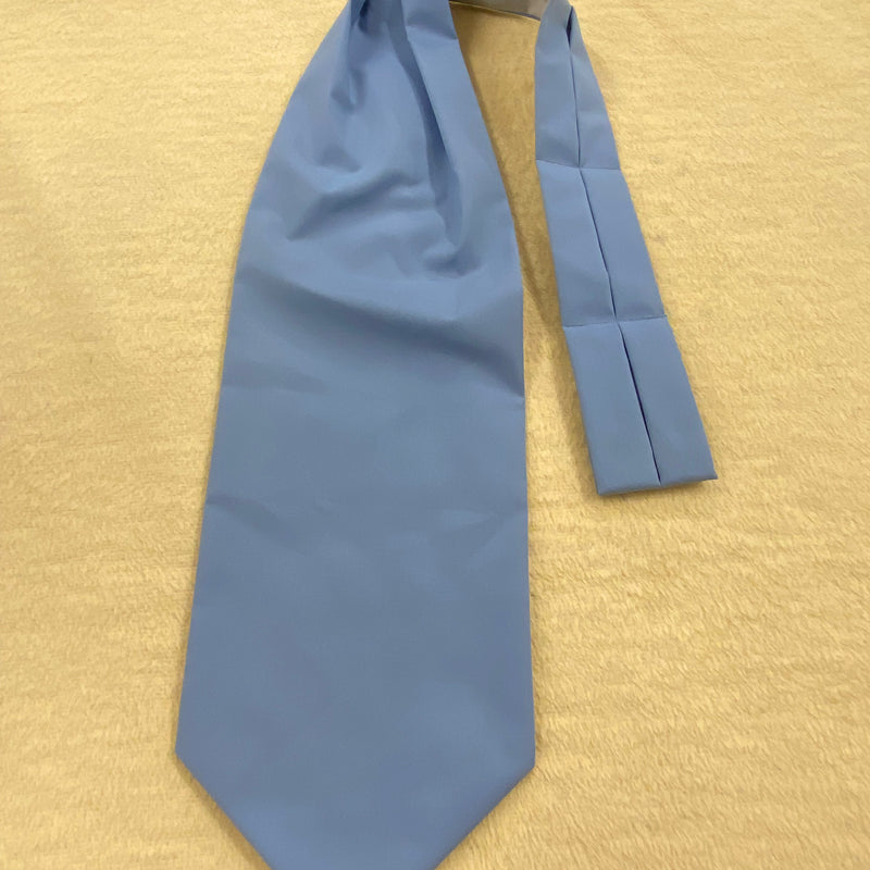 „Vintage Ascot Krawatte von Walbusch in Hellblau für elegante Herrenmode“