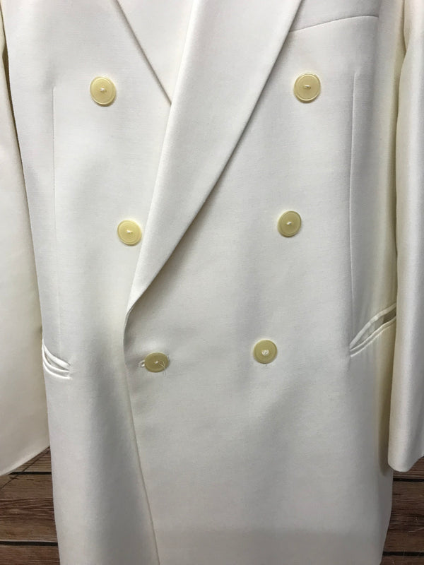 „Elegantes Vintage Smoking Sakko elfenbein Spitzkragen Detailansicht“