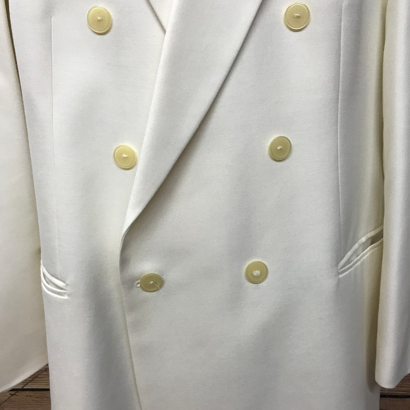 „Elegantes Vintage Smoking Sakko elfenbein Spitzkragen Detailansicht“
