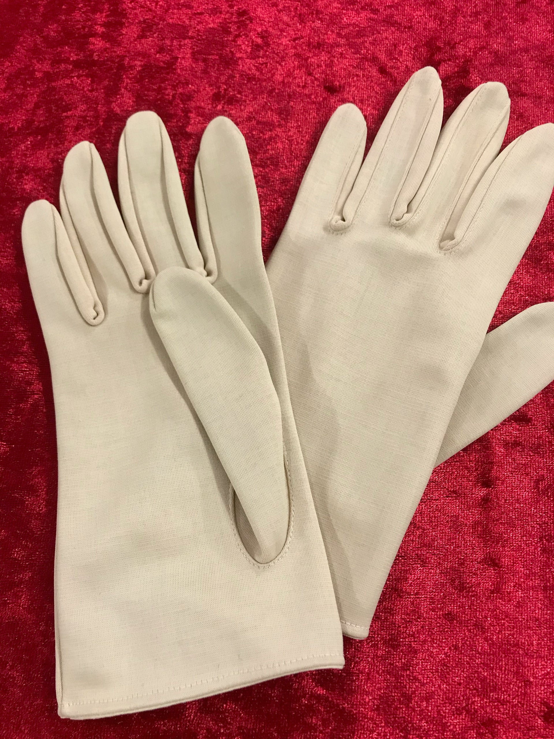 Elegante Vintage-Handschuhe Beige mit Knöpfen – Größe S – Glad Rags  Kostümverkauf