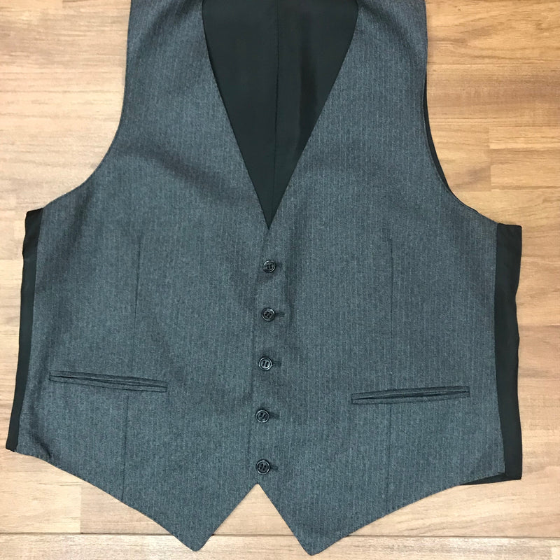 Vintage Herren-Weste in Größe 50, anthrazit mit feinem Streifenmuster, verstellbare Rückseite, spitzer Saum, klassisch elegant