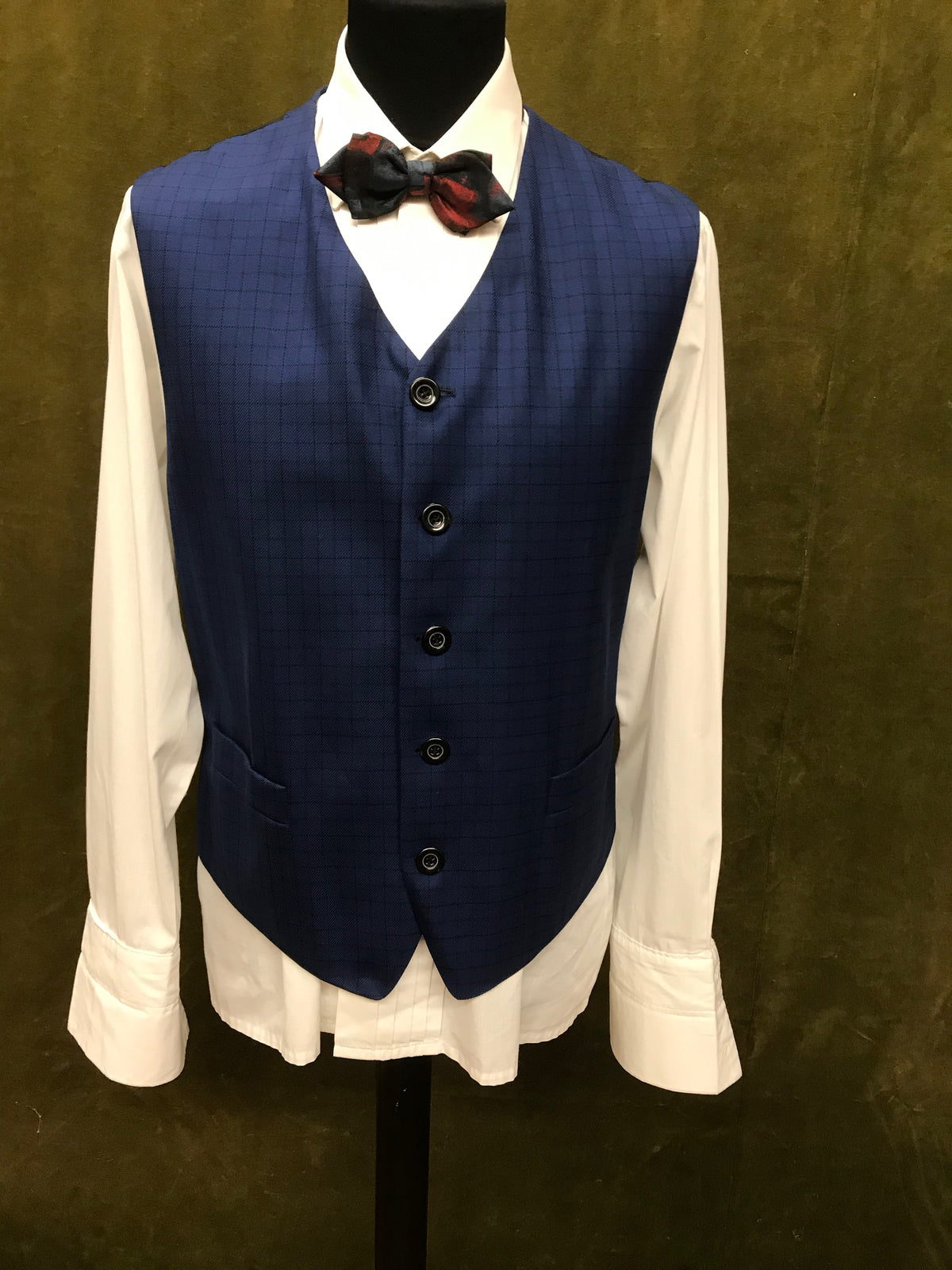 Vintage Herren Weste Größe 54 in blau-schwarz kariertem Muster mit verstellbarem Rücken, Polyester-Material, elegant und klassisch