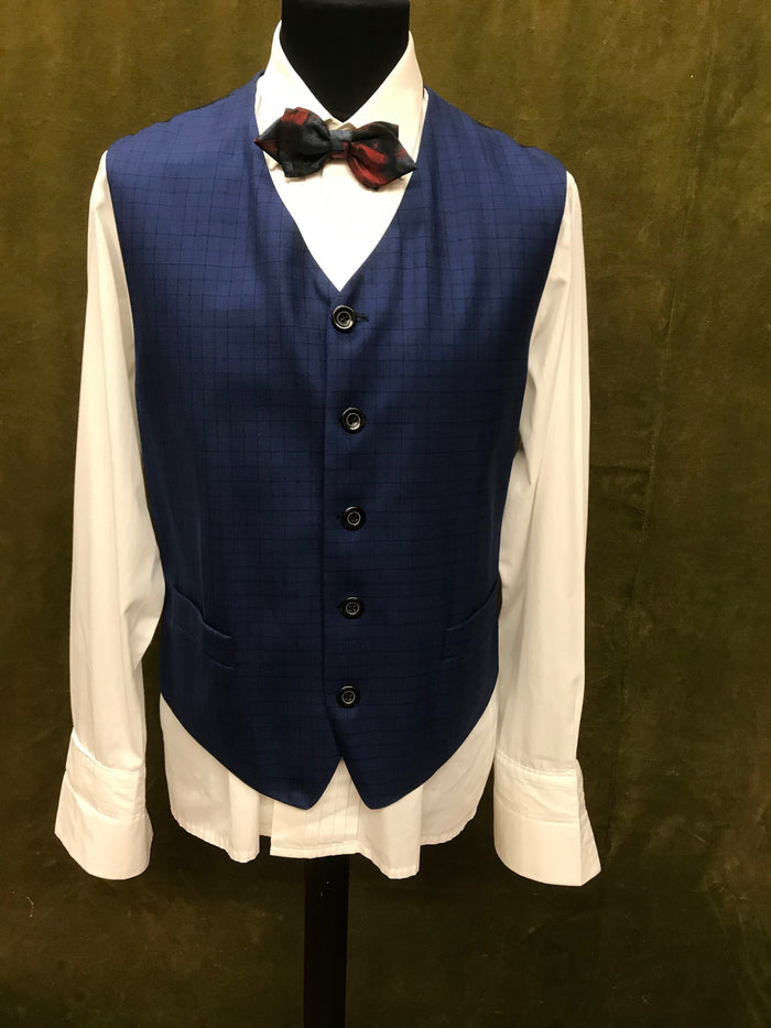 Vintage Herren Weste Größe 54 in blau-schwarz kariertem Muster mit verstellbarem Rücken, Polyester-Material, elegant und klassisch