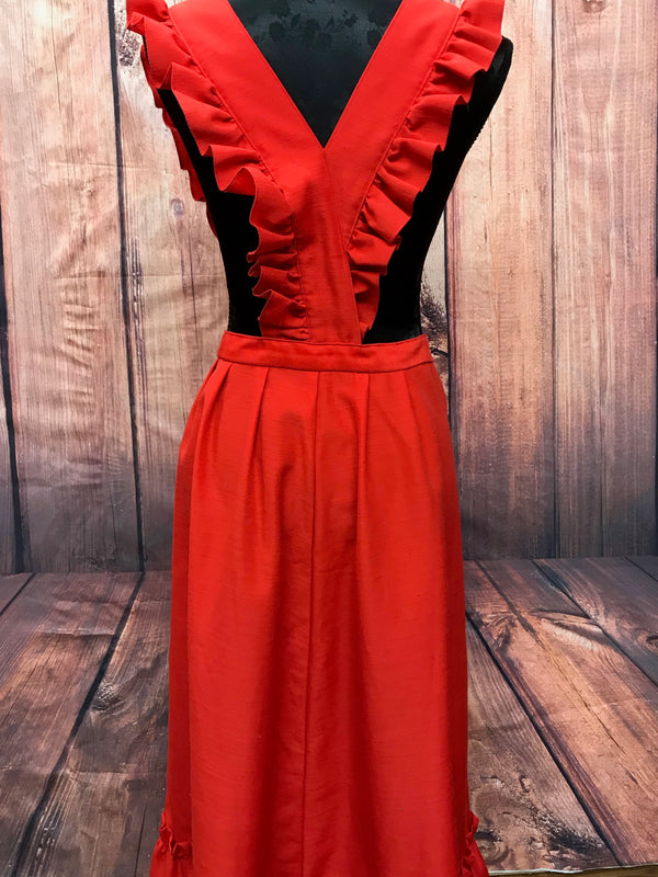 „Rückansicht rotes Vintage Kleid 70er Jahre mit tiefem Rückenausschnitt und Rüschen“