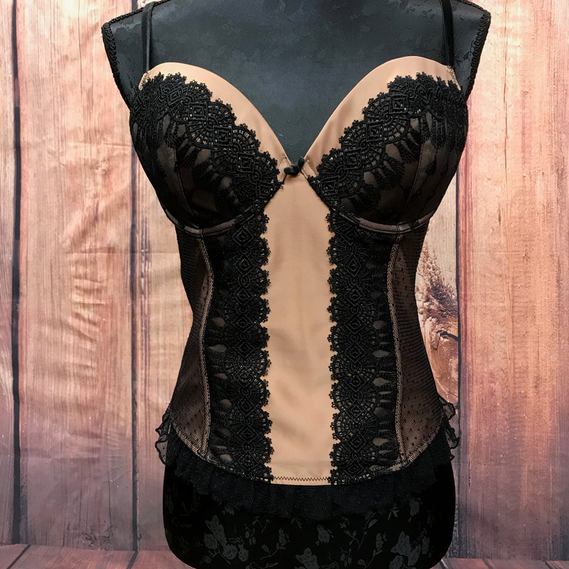 Vorderansicht Korsett im Burlesque-Stil mit Spitze, Nude/Schwarz