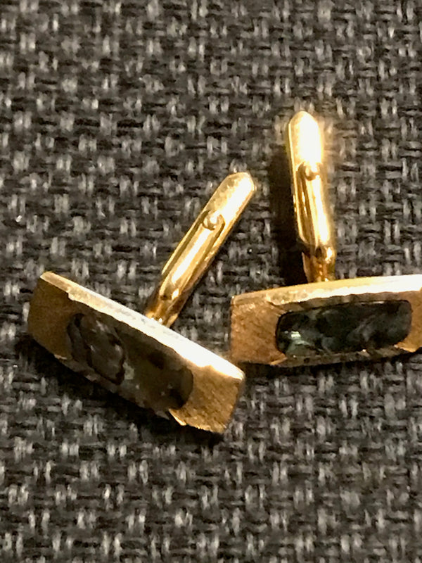 „Vintage Manschettenknöpfe in Gold mit dunklem Steineinsatz“