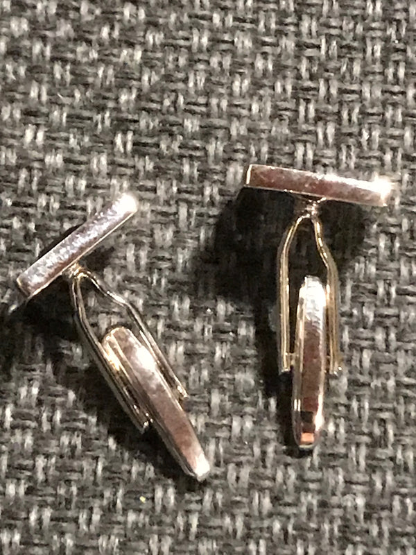 „Quadratische Manschettenknöpfe mit schwarzen Glassteinen im Retro Stil“