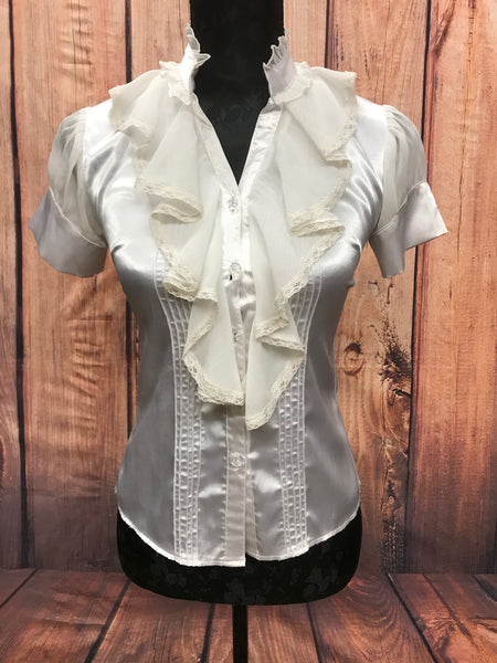 „Vintage Rüschenbluse Satin elfenbein 1980er Stehkragen Vorderansicht“