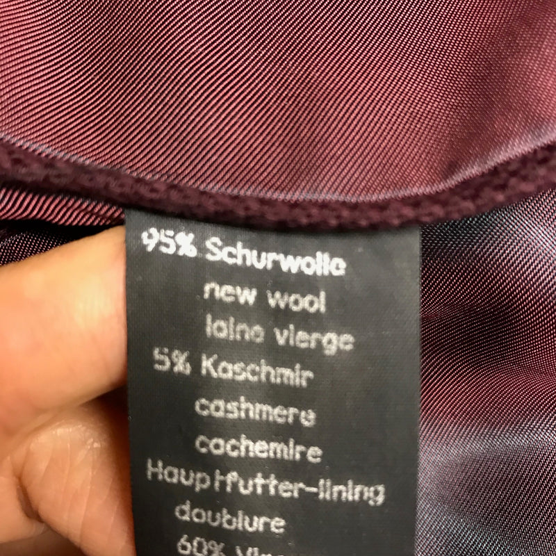 Materialetikett mit Angabe: 95% Schurwolle, 5% Kaschmir.