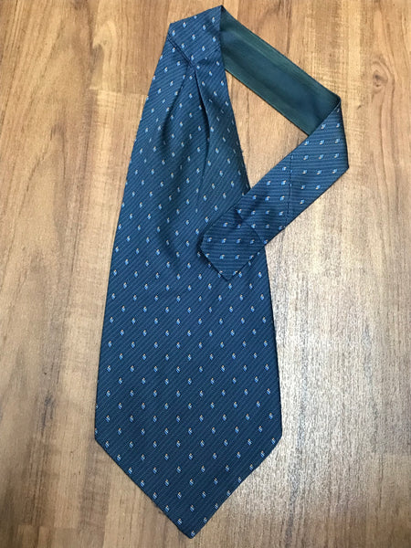 Foto einer blauen Vintage-Schalkrawatte (Ascot) mit feinem Muster