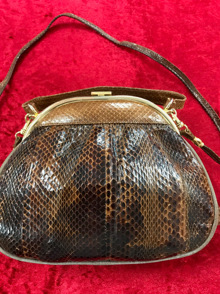 Vintage Handtasche aus echtem Schlangenleder in Braun mit goldfarbenem Rahmen, Vorderansicht.