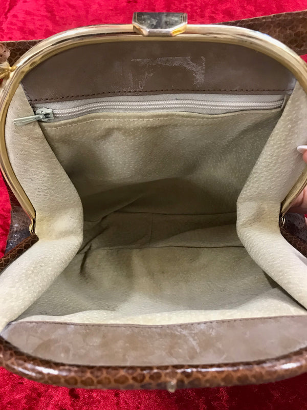 nnenansicht der Vintage Schlangenledertasche mit Reißverschlussfach.