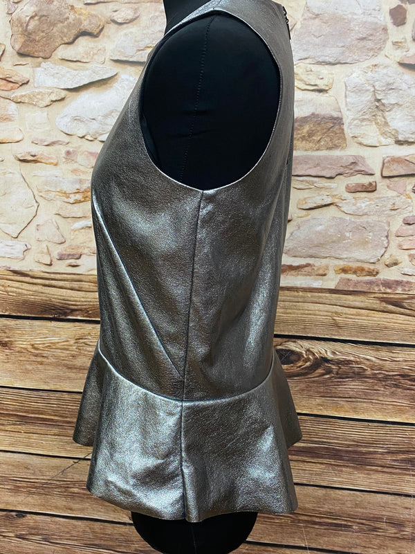 „Seitenansicht silbernes Vintage Top mit Schößchen Taille“