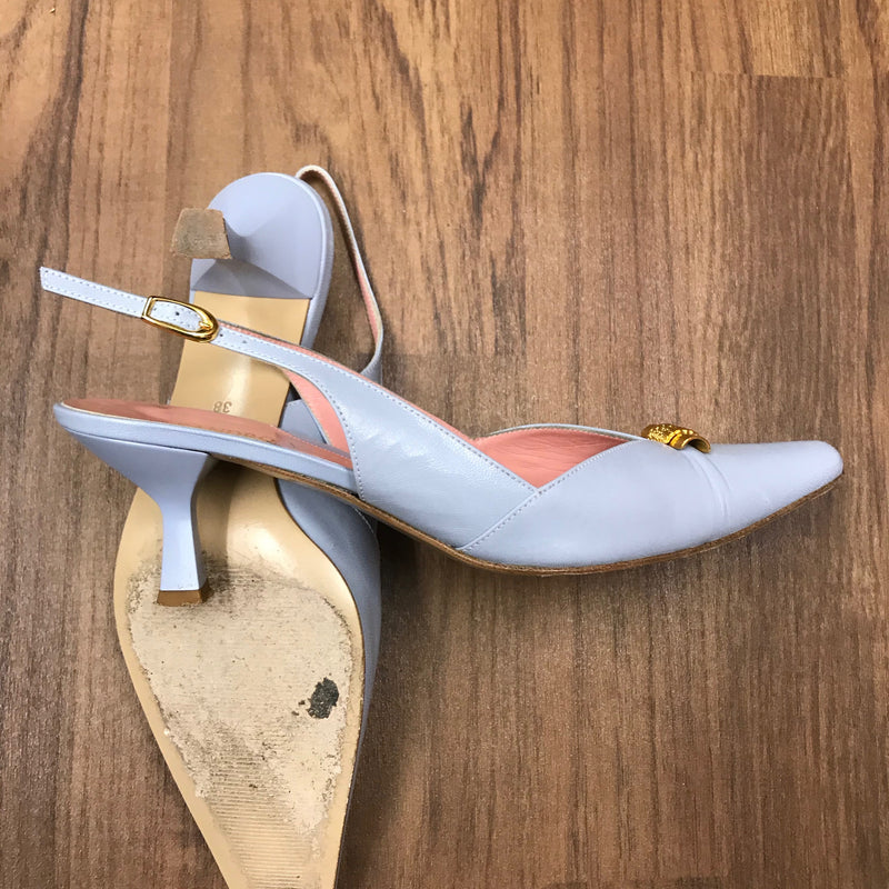Elegante Slingpumps mit Kitten Heel in Blau – Seitenansicht
