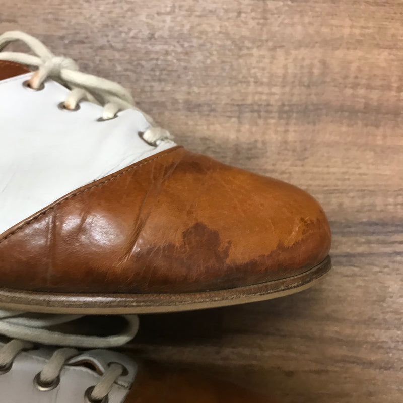 Detailaufnahme der Vorderkappe mit charakteristischer Patina.