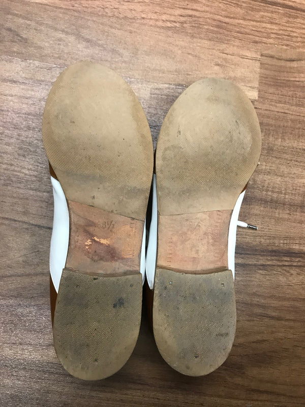 Sohlenansicht der Leder-Schuhe mit Größenprägung 38,5