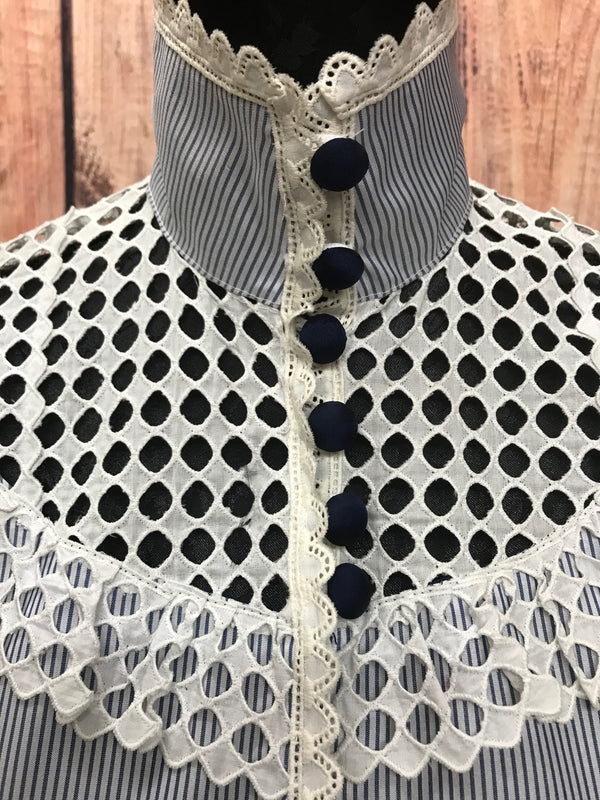 „Detail Vintage Jacke Damen mit Stehkragen und Stoffknöpfen“