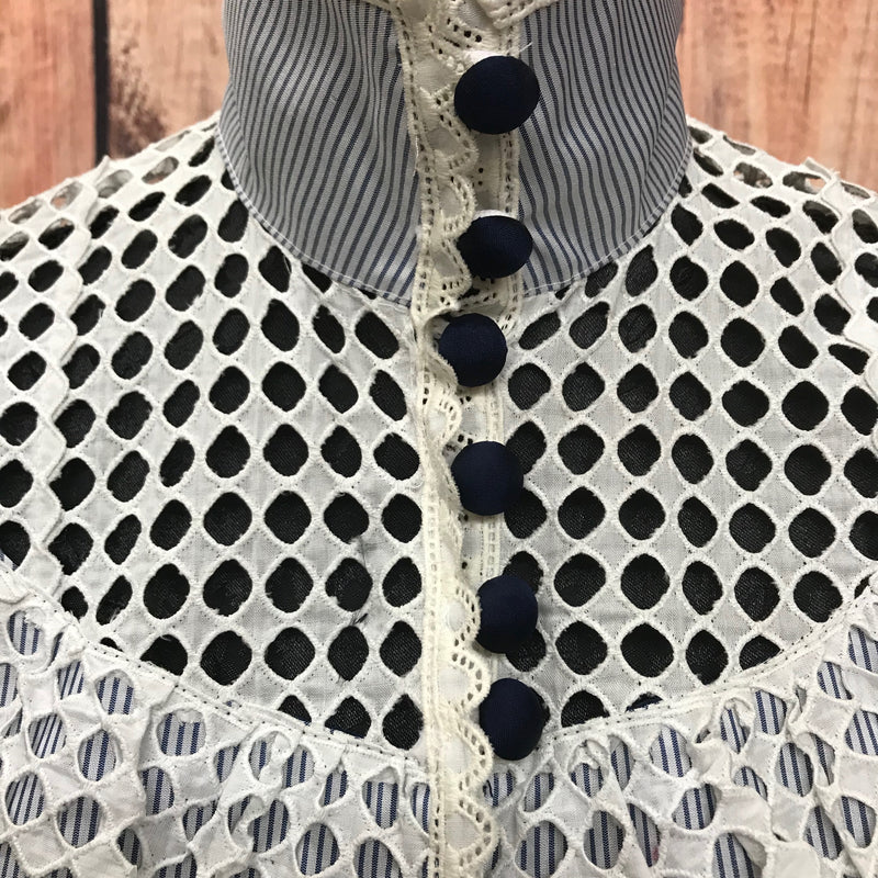 „Detail Vintage Jacke Damen mit Stehkragen und Stoffknöpfen“