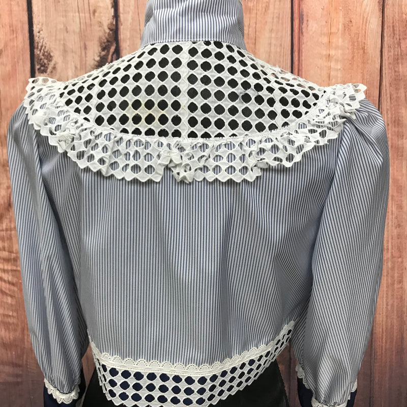 „Rückseite Vintage Spitzenjacke Damen kurzer Schnitt blau weiß“