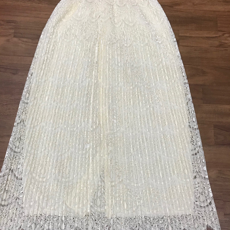 Elfenbeinfarbener Vintage-Spitzenrock Gr. 38, flach liegend, 88 cm lang mit elastischem Bund und Spitzenkante.