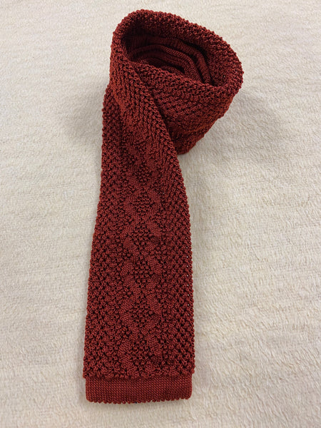 „Vintage Strickkrawatte Herren in Rostbraun mit strukturierter Oberfläche“