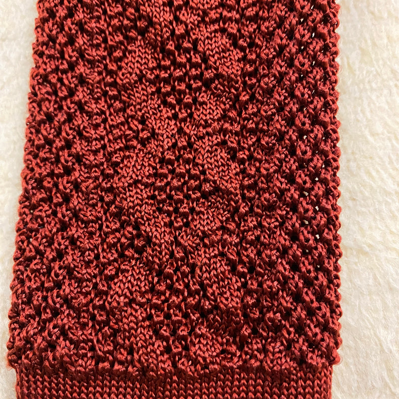 „Schmale Vintage Strickkrawatte Made in Germany in rostbrauner Farbe“