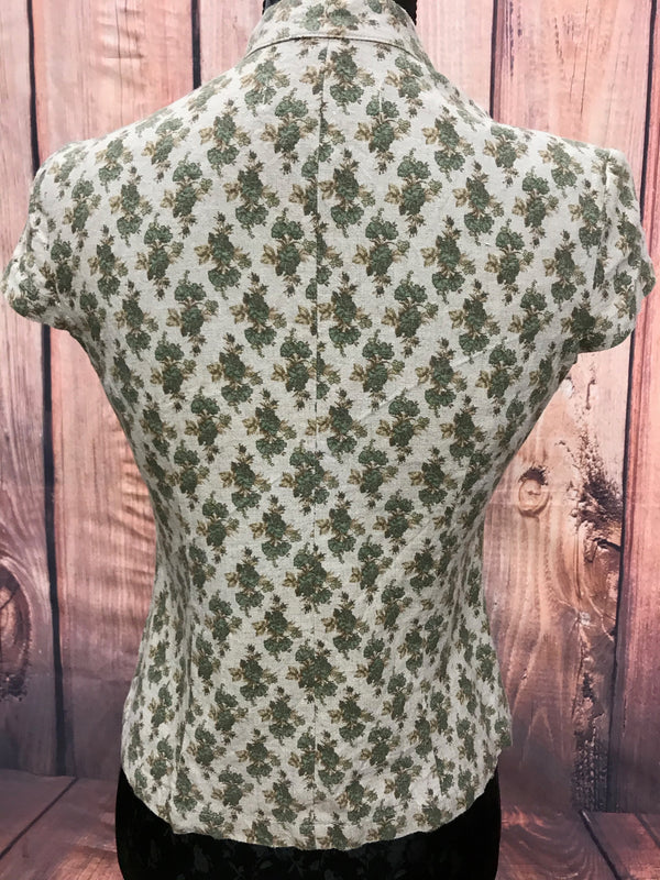 Vintage-Bluse Größe 38 mit Blümchenprint, Rückenansicht, taillierte Passform.