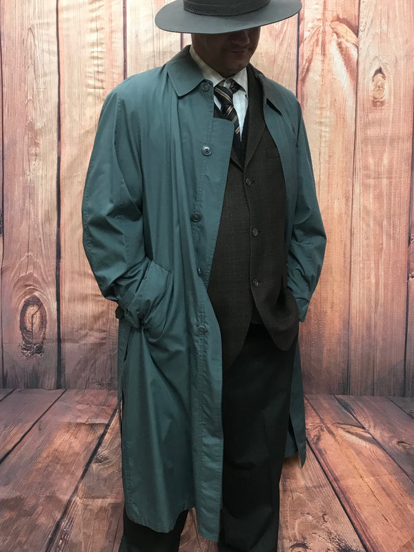 Offene Ansicht graublauer Trenchcoat Vintage im Babylon Berlin Stil