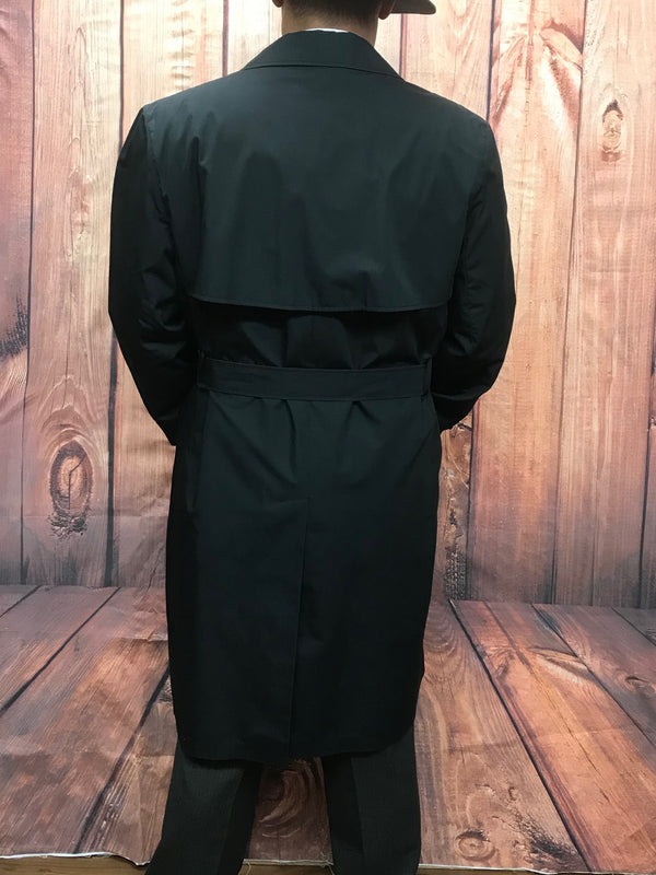 Rückansicht langer schwarzer Trenchcoat Vintage Herren Größe 54