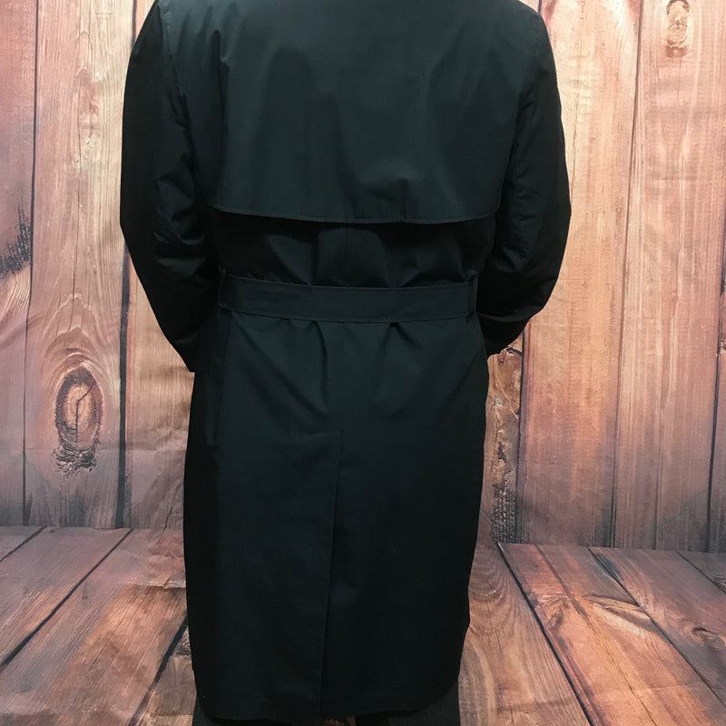 Rückansicht langer schwarzer Trenchcoat Vintage Herren Größe 54