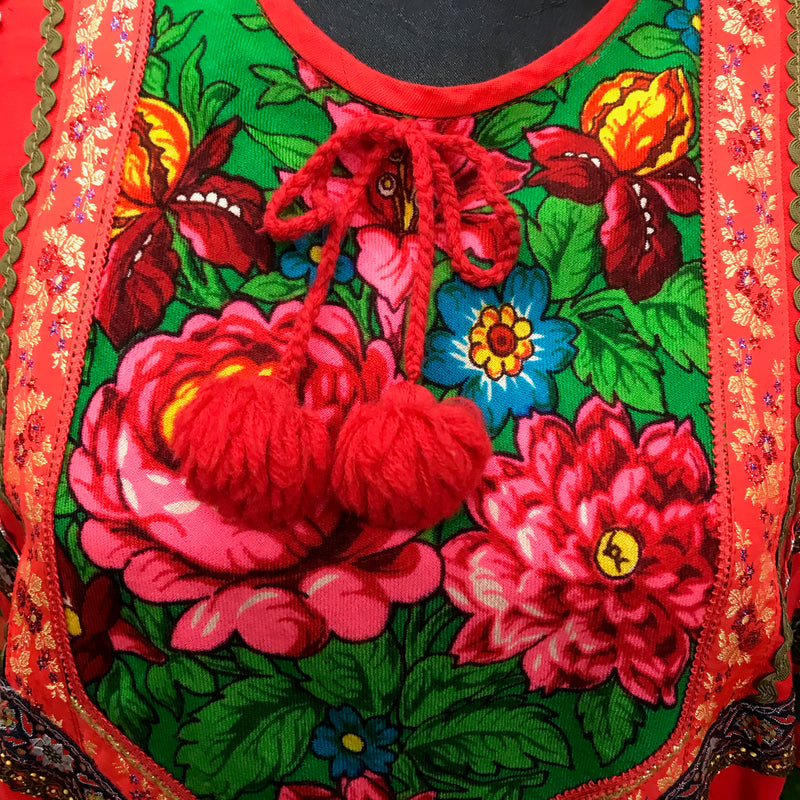 „Detail Ethno Blumenmuster Tunika mit Quasten 70er Stil“