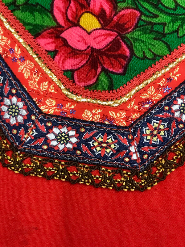 „Detail Ethno Blumenmuster Tunika mit Quasten 70er Stil“