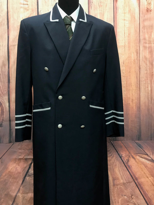 Vorderansicht Vintage Uniformmantel Herren, dunkelblau, Größe 48 mit silbernen Knöpfen.