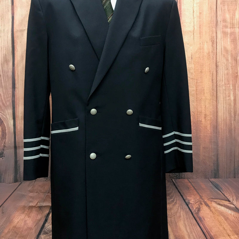 Vorderansicht Vintage Uniformmantel Herren, dunkelblau, Größe 48 mit silbernen Knöpfen.