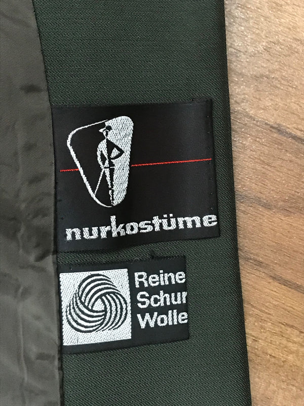 Label nurkostüme und Reine Schurwolle in grüner Vintage Jacke