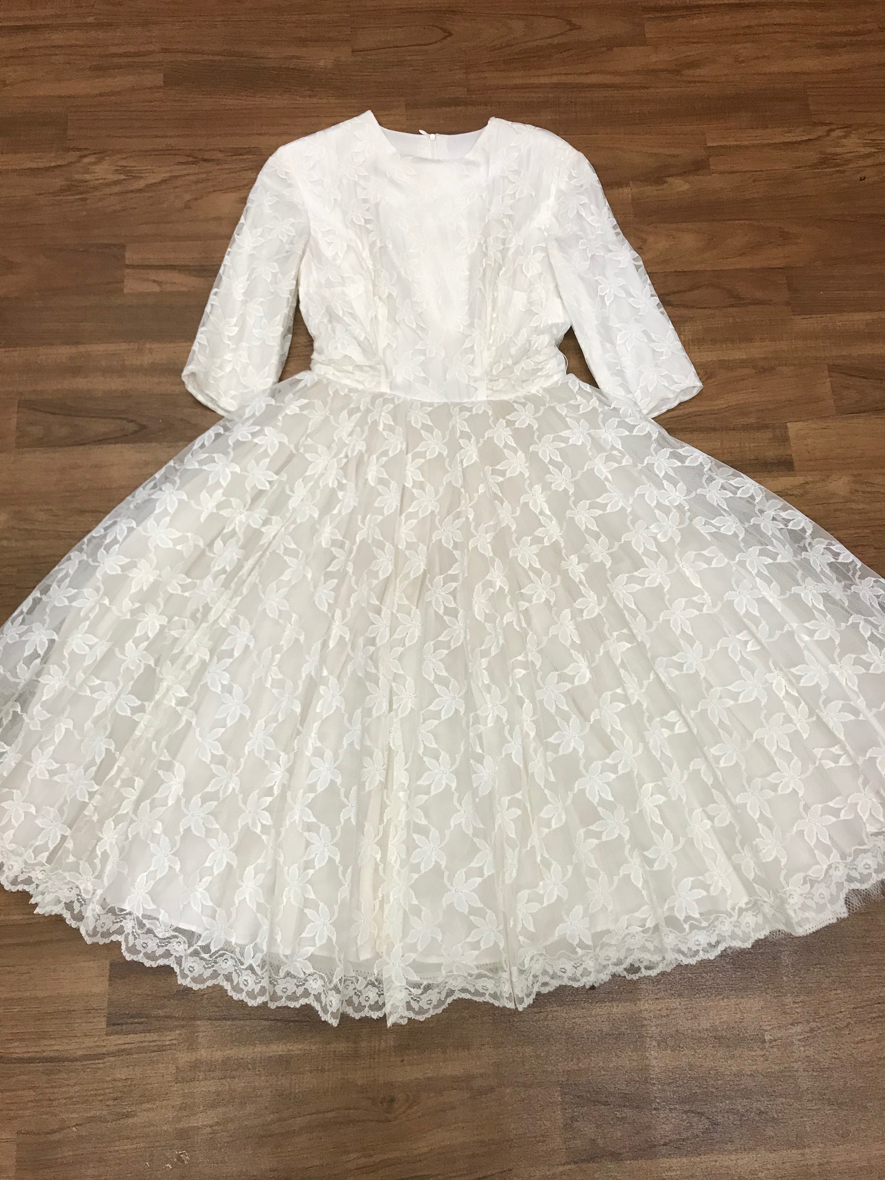 Vintage Brautkleid aus Spitze 50Jahre Elfenbeinfarbend