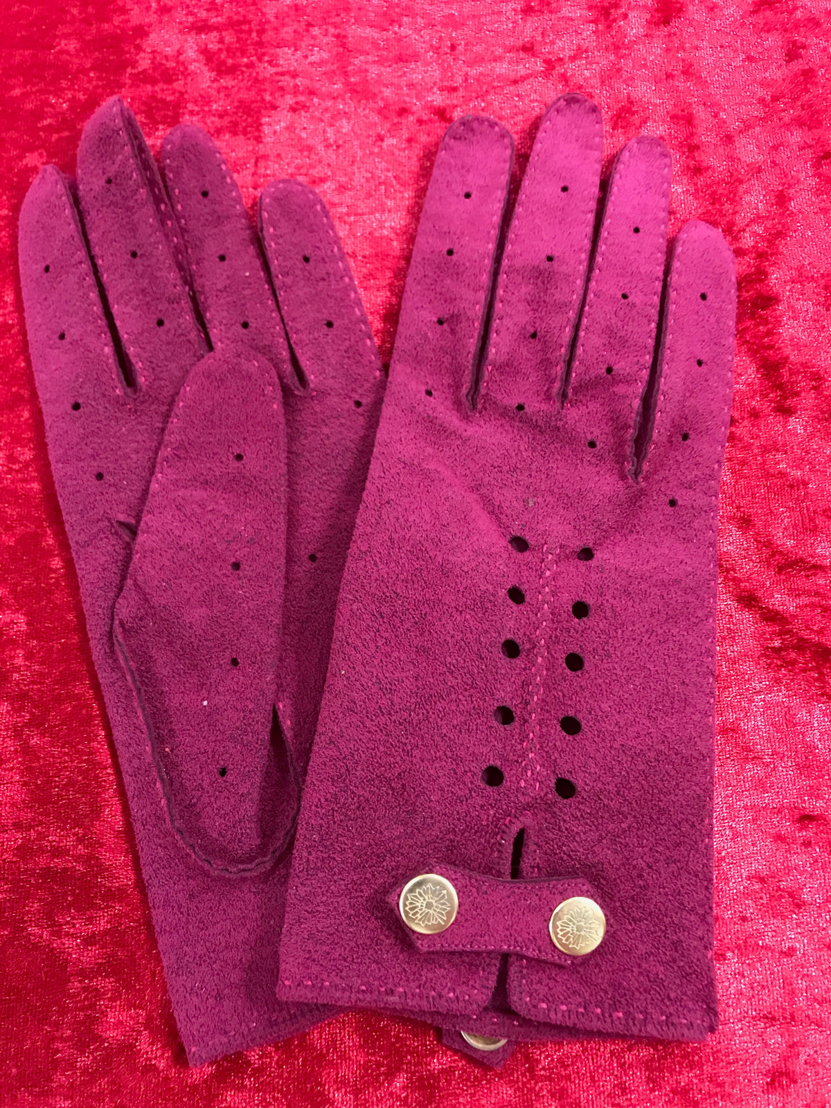 Wildlederhandschuhe true vintage in der Farbe brombeere