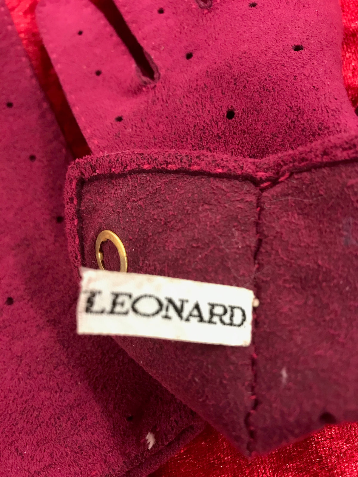 Kurze Brombeerfarbene Wildlederhandschuhe von Leonard – Größe M