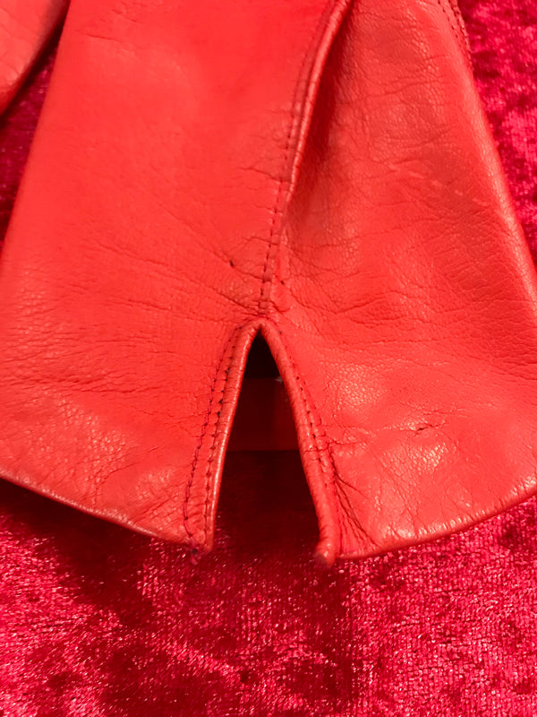 Rote Handschuhe kurz