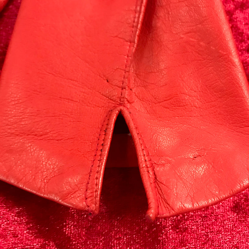 Rote Handschuhe kurz